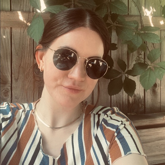 Meet your Posher, Louise - Picture 1 of 1